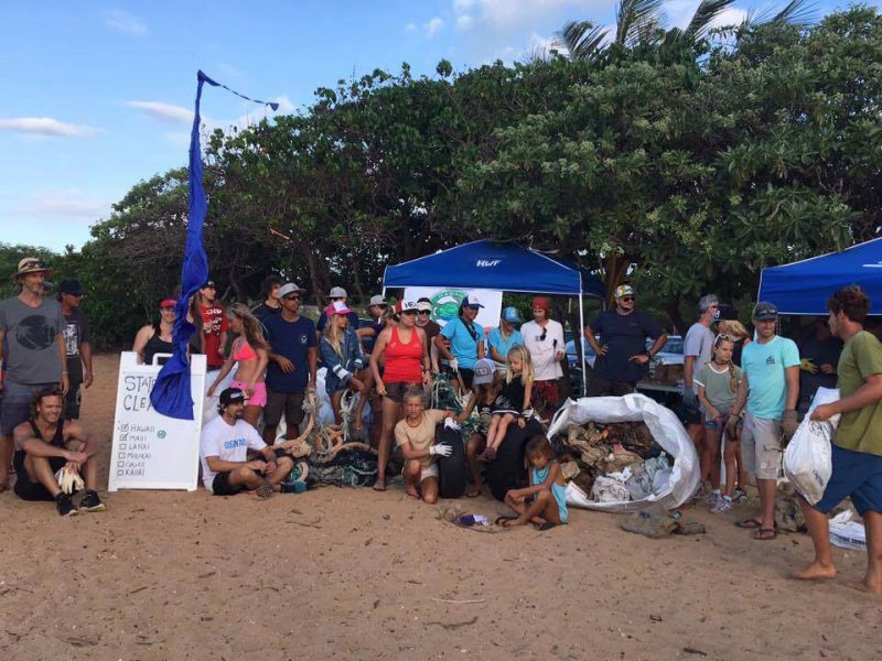 bchill_Maui-Beach-Clean-up-group